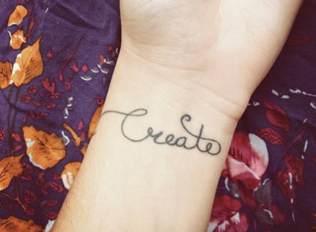35 Graceful Name Tattoos For Your Wrist