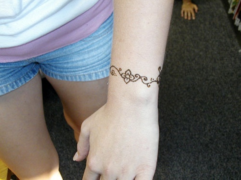 43 Henna Wrist Tattoos Design