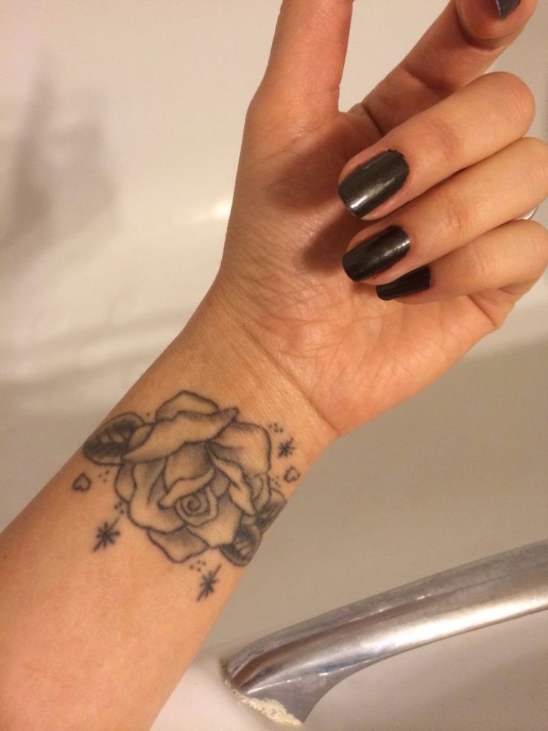 41 Graceful Flowers Wrist Tattoos