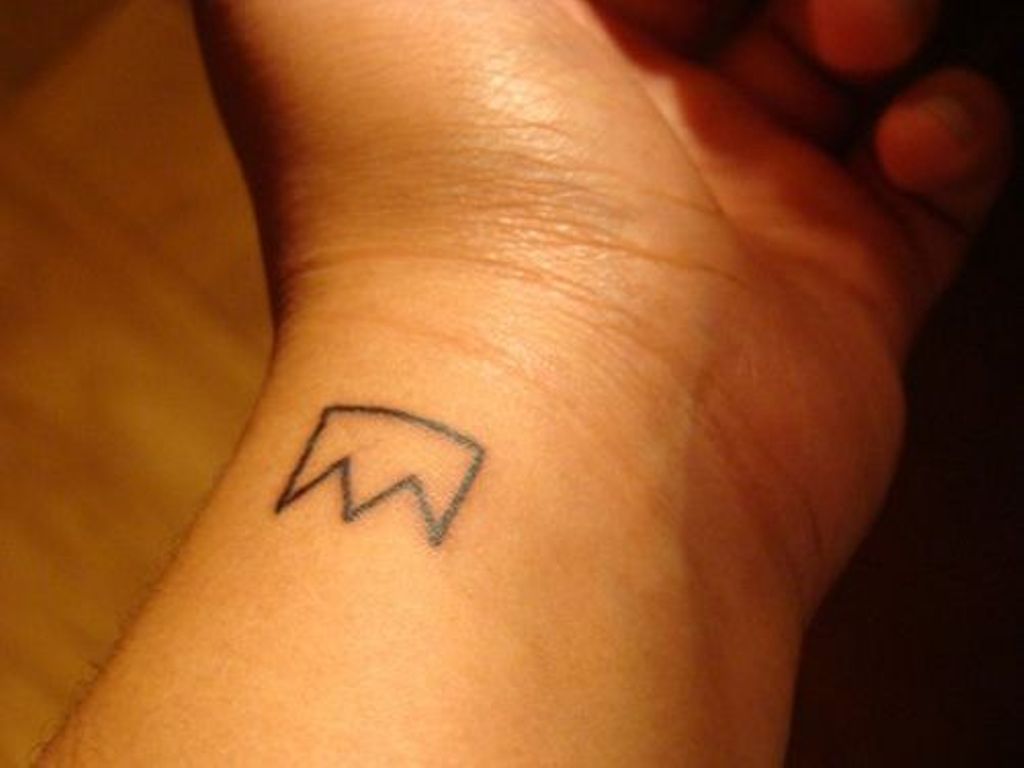 60 Wonderful Crown Tattoos For Your Writs 60 Wonderful Crown Tattoos For Your Writs