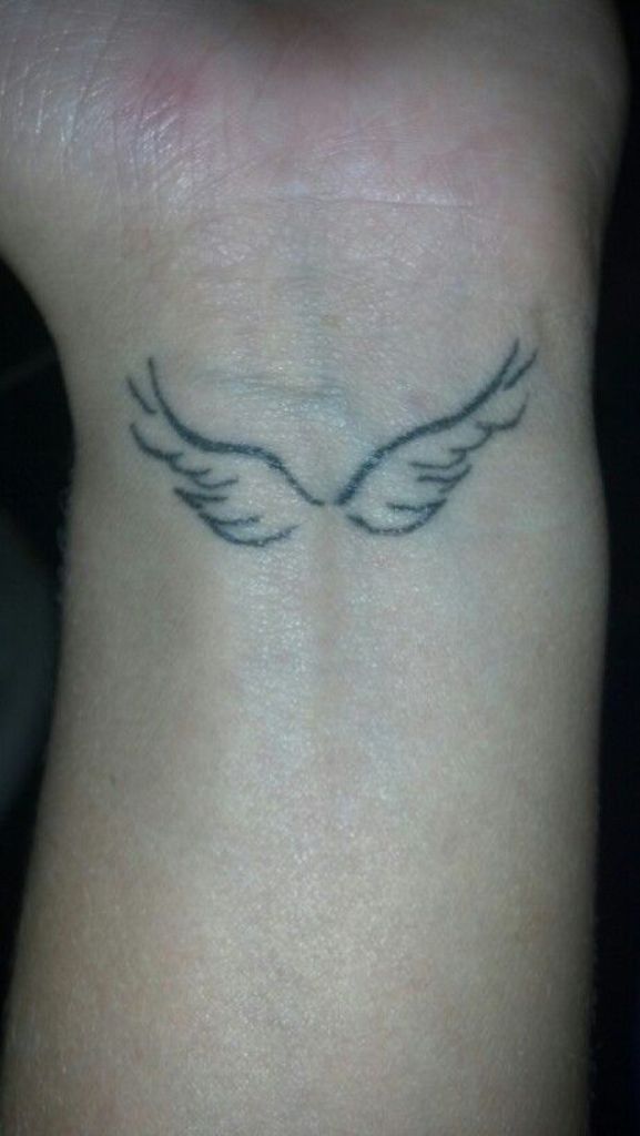 28 Elegant Angel Wings Tattoos On Wrists