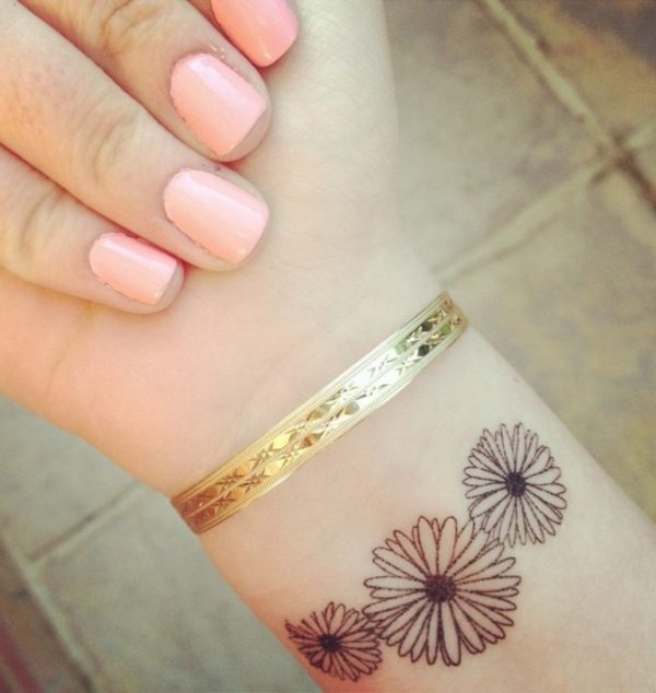 Awesome Daisy Flower Wrist Tattoo
