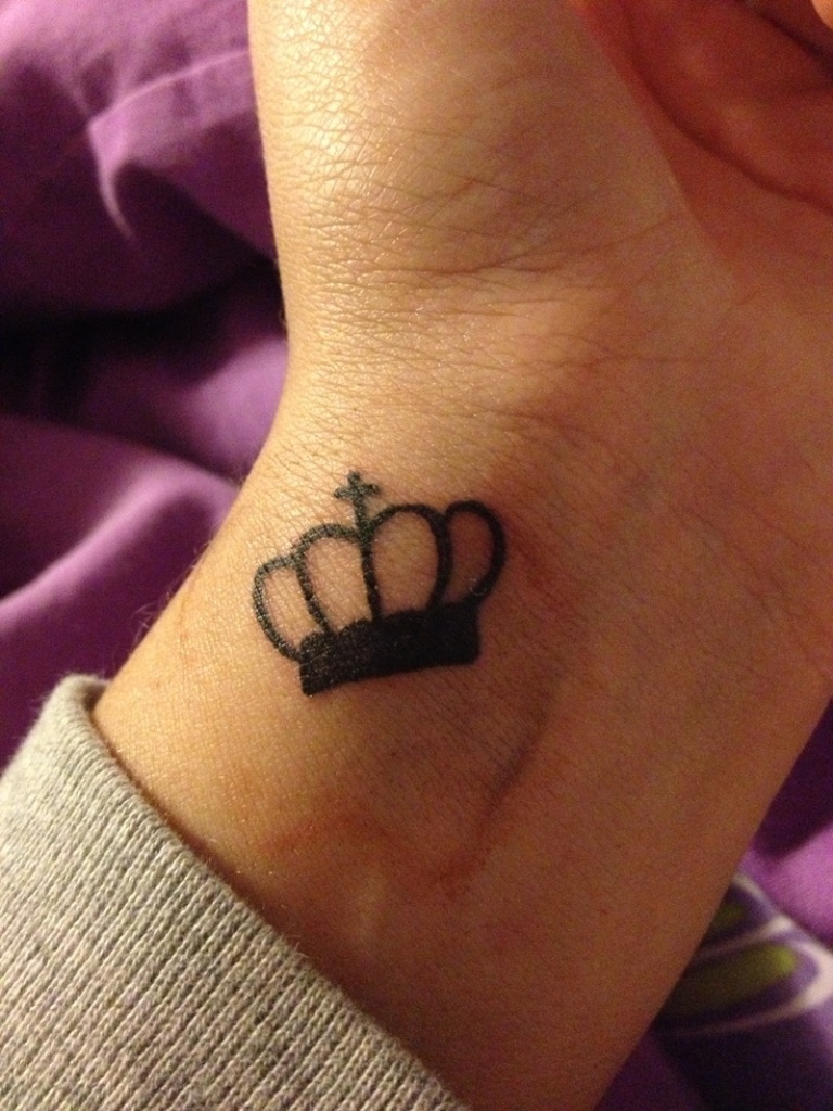 60 Wonderful Crown Tattoos For Your Writs