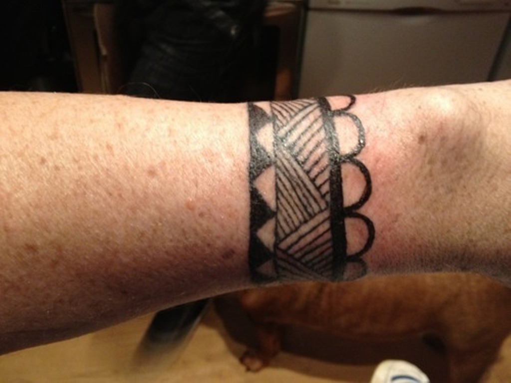 simple tribal hand tattoo