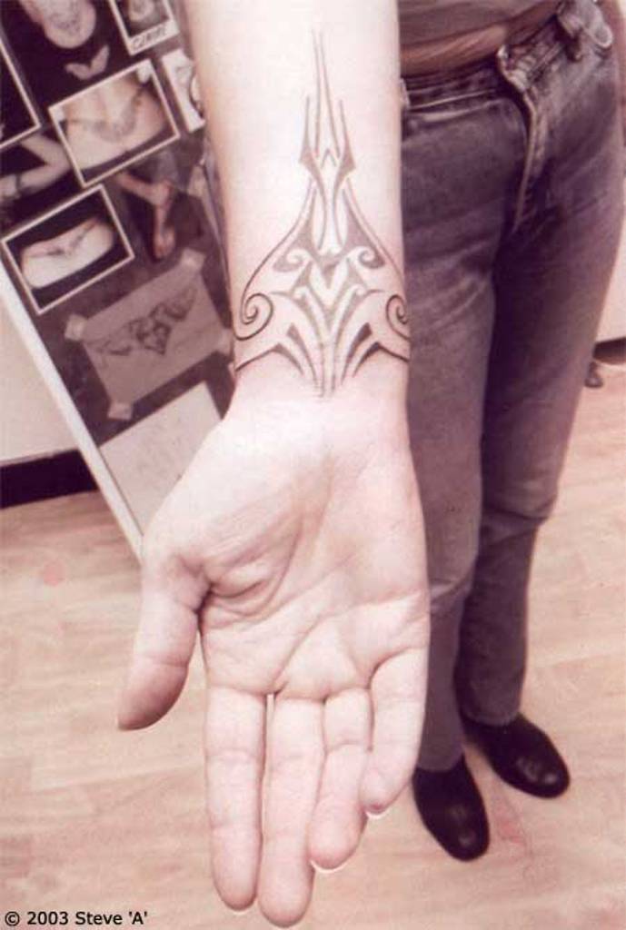 simple tribal hand tattoo