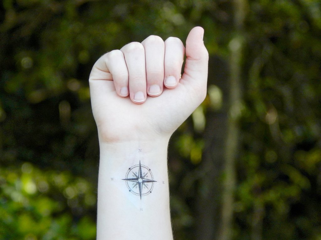 Small Compass Tattoo Ideas - wide 6