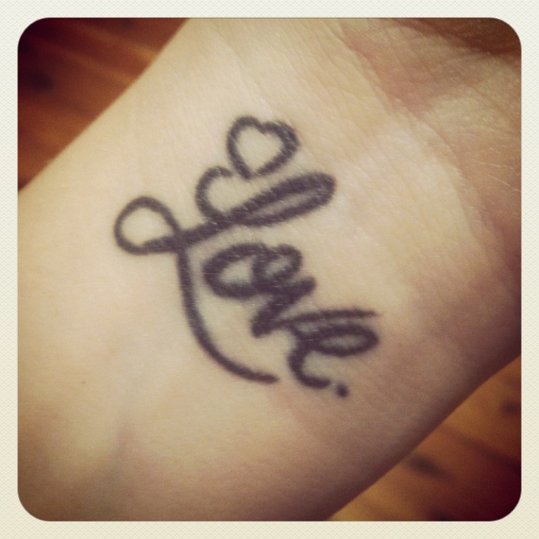 78 Elegant Love Tattoos Designs For Your Wrists