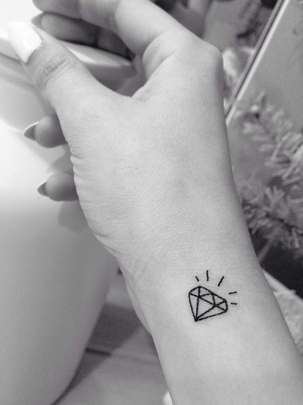 56 Fantastic Wrist Diamond Tattoos