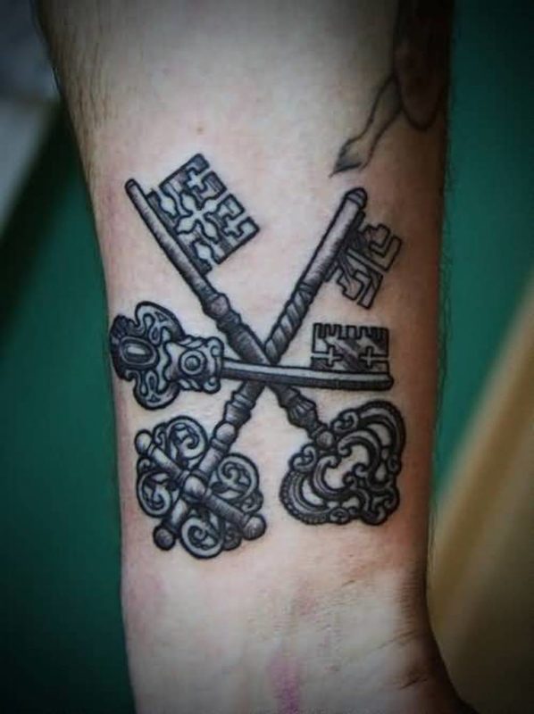 Nice Key Tattoo On Wrist