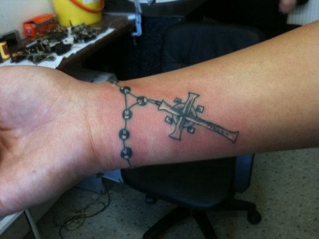57 Impressive Rosary Wrist Tattoos Design.