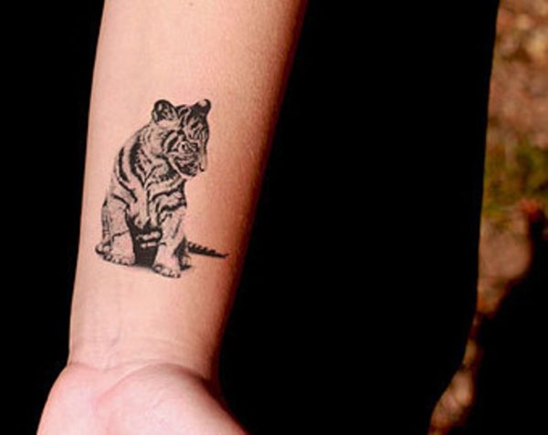 Amazing Tiger Tattoo On Wrist