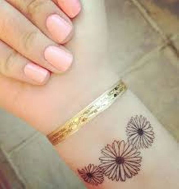 Awesome Daisy Flower Wrist Tattoo