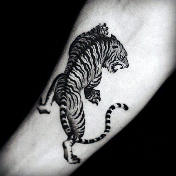 Realistic Tiger Tattoo On Wrist